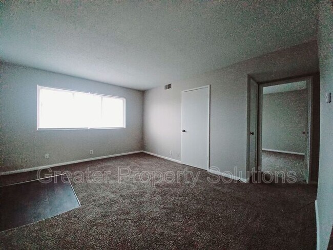 Building Photo - 5112 NW Kalivas Cir