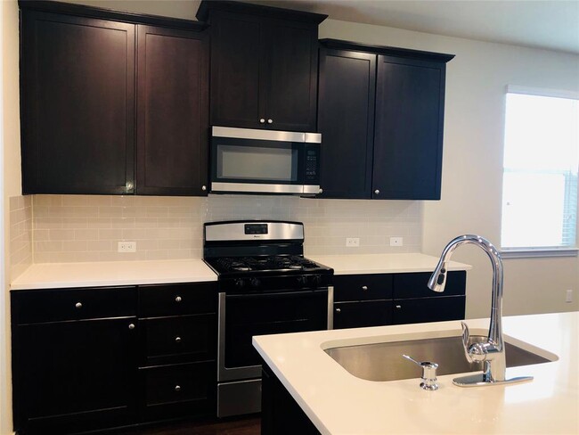 Building Photo - 5315 Golden Canary Ln