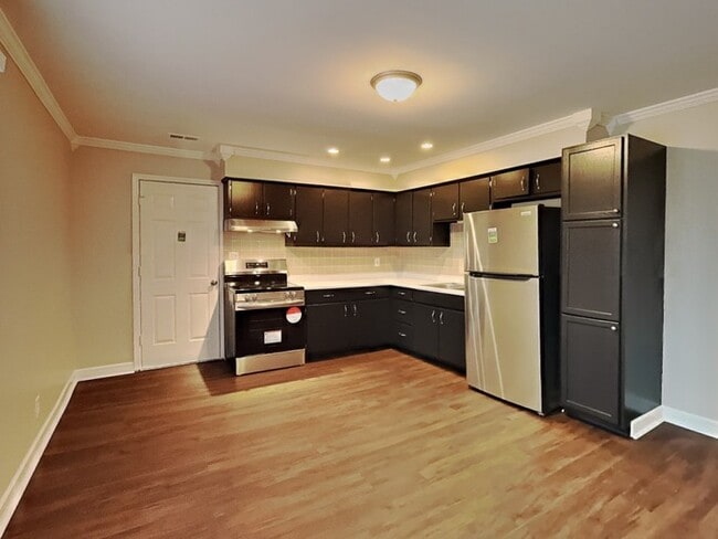 Foto del edificio - 3 bed 1.5 with front and rear decks!