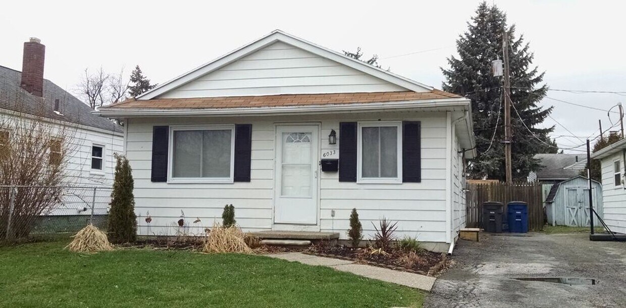 Primary Photo - Three bed, one bath