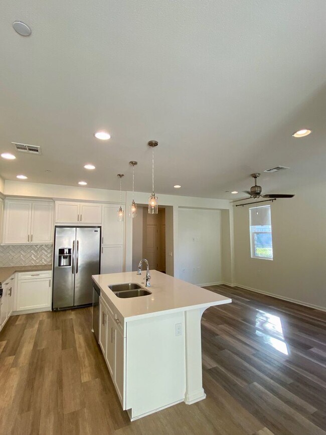 Foto del edificio - Executive 3-Bedroom Townhome