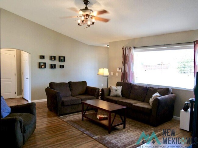 Building Photo - Stunning 3 Bed 2 Bath Home in Clovis, NM