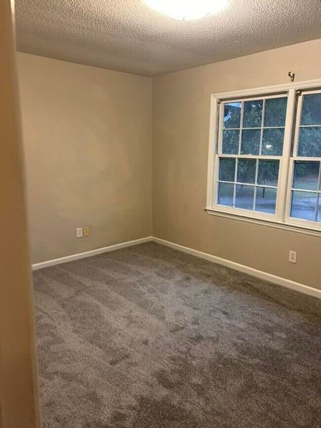 Foto del edificio - Foxborough 2 Bedroom Townhome