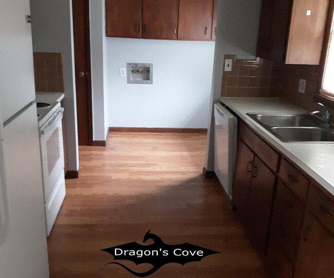 kitchen - 405 S Taylor St