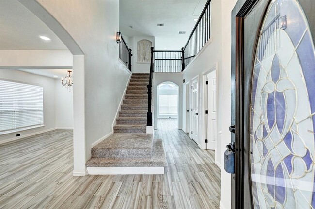 Foto del edificio - 12915 Stratford Heights Dr