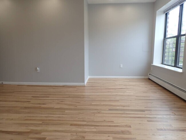 Building Photo - 982 Dumont Ave