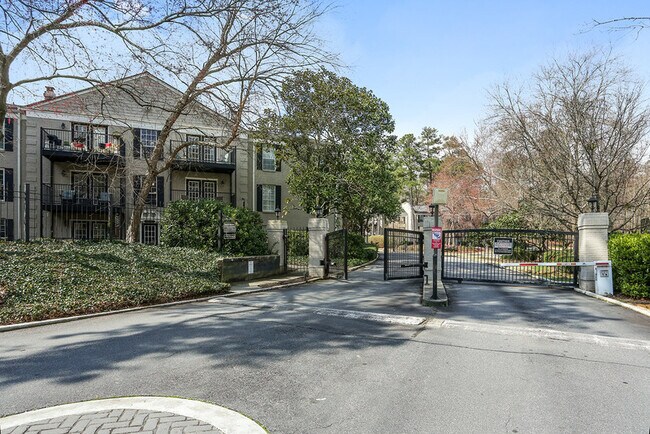 Building Photo - 3711 Essex Ave