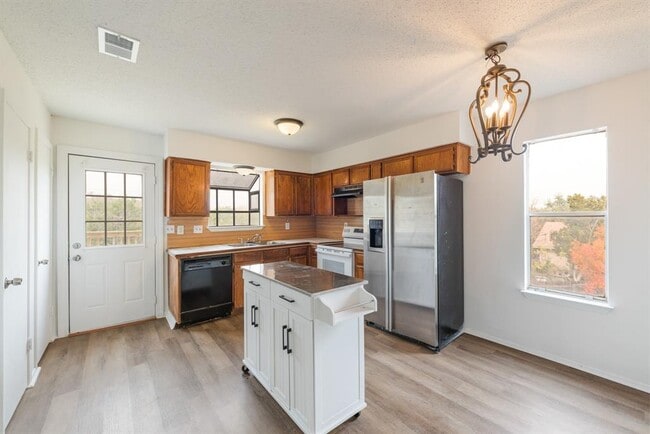 Building Photo - 6910 Rifle Bend