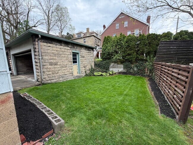 Building Photo - 5708 Solway St