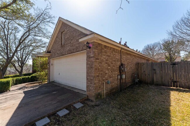 Foto del edificio - 11120 Savin Hill Ln