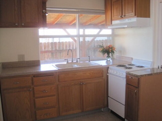 Foto del edificio - Cute cottage near Downtown Talent! | Avail...