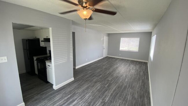 Dining Room - Golfview Apartments