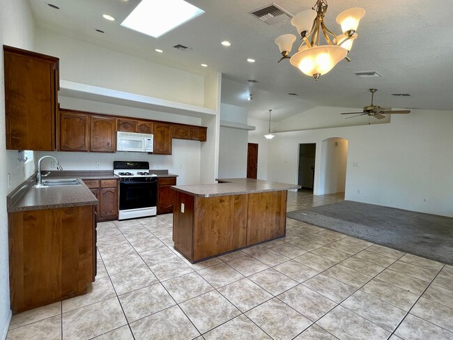 Building Photo - 4 bed in Mesa Del Sol