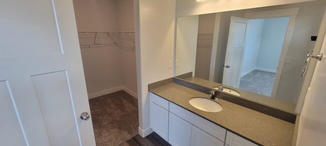 Foto del edificio - 13536 Poole Dr