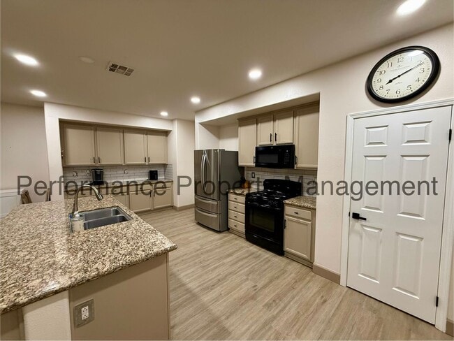Building Photo - 6107 Shasta Daisy Way