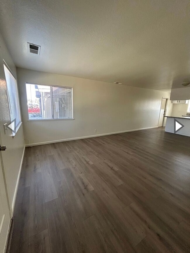 Building Photo - 1110 W Chestnut St