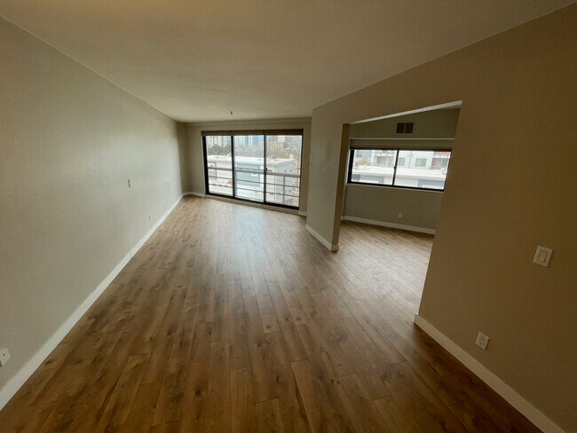 Foto del edificio - 100 Park Ave W