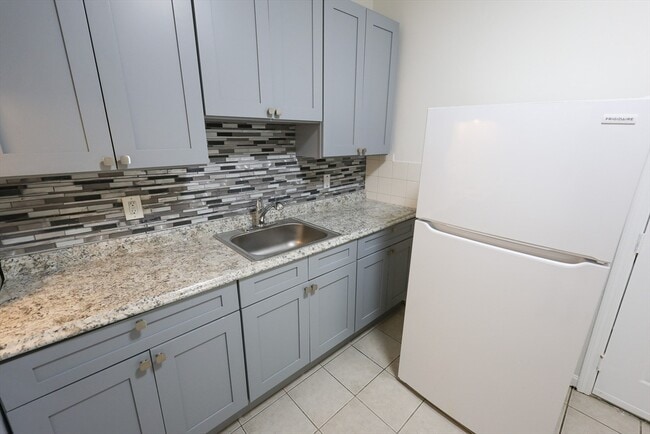 Building Photo - 127 Intervale St