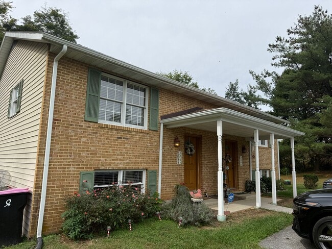 Building Photo - 11755 Village Heights Dr