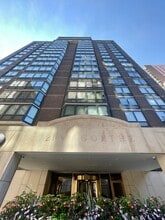 Building Photo - 21 W Goethe St