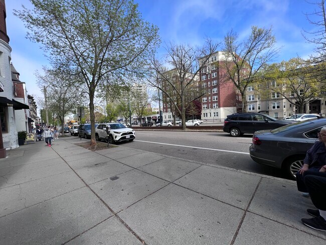 Foto del edificio - 1424 Beacon St