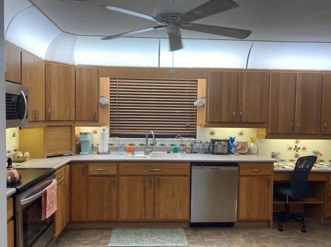 Foto del edificio - 1565 Glentry Ln