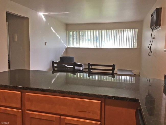 Building Photo - 912 Oakland Ave