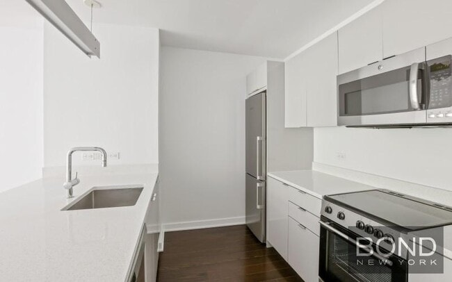 Building Photo - 400 W 113th St