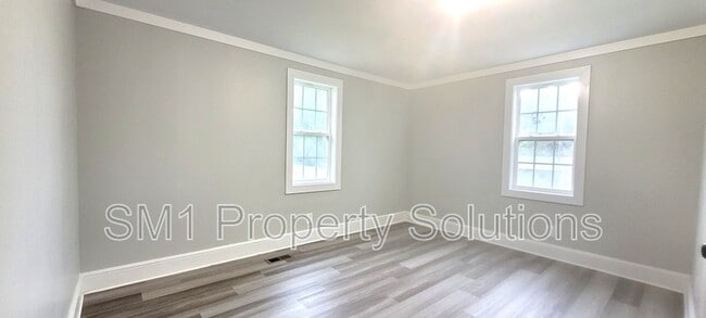 Foto del edificio - 4304 Hilltop Rd