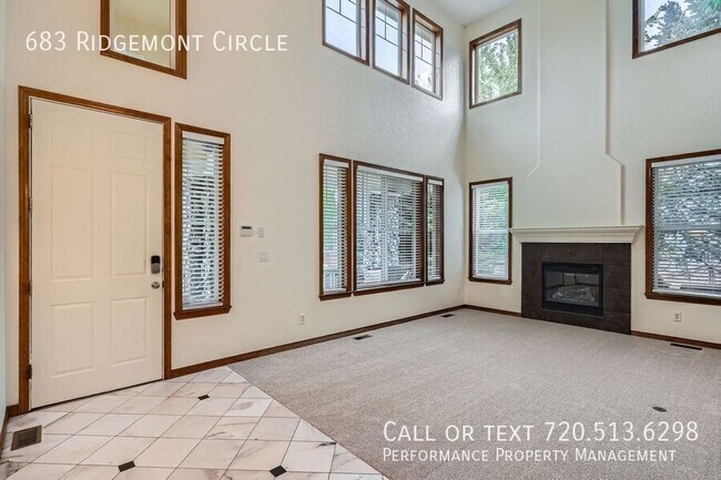 Foto del edificio - 683 Ridgemont Cir