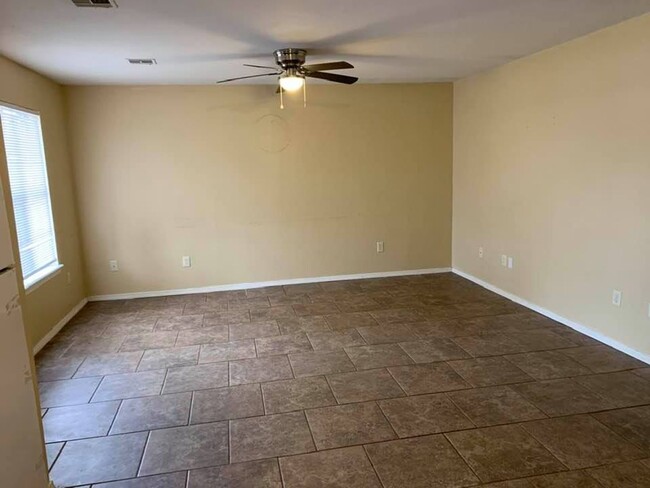 Building Photo - 204/206 6th Place