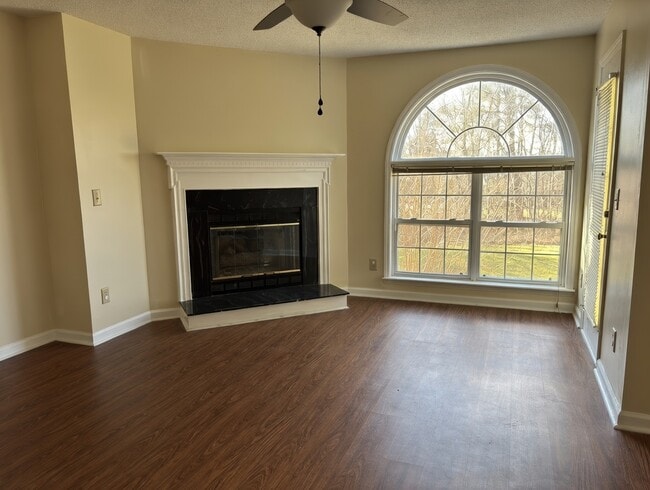 Foto del edificio - 3634 Morris Farm Dr