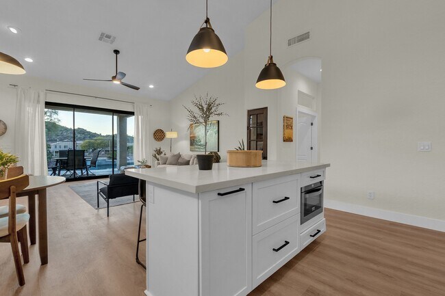 Building Photo - 3614 N Desert Oasis