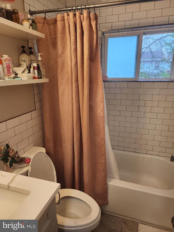 Foto del edificio - 110 N College Dr