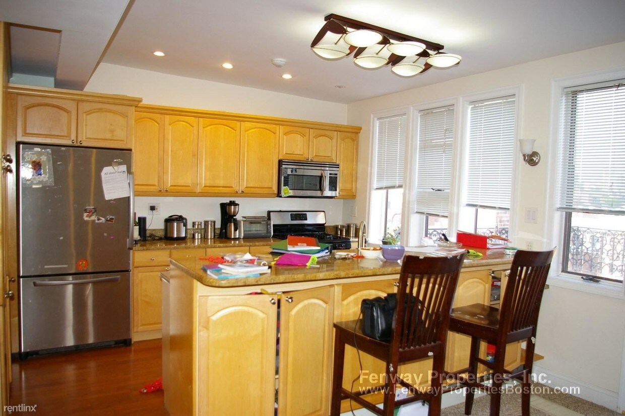 Primary Photo - 77 Beacon St
