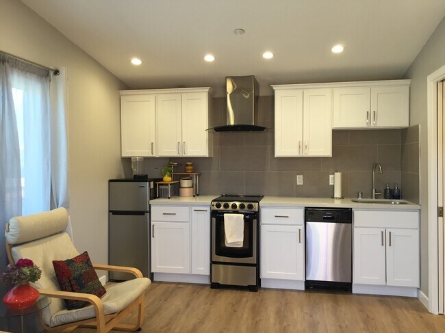 Building Photo - 1262 Manzano Way