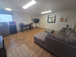 Building Photo - 75 Loha St