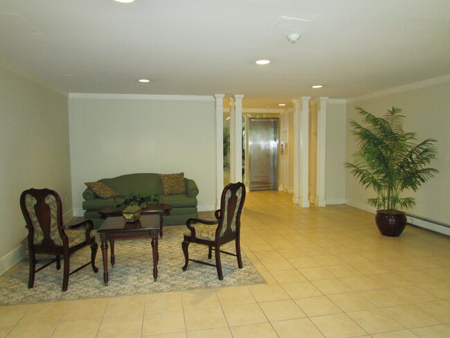 Building Photo - 4 Consulate Dr