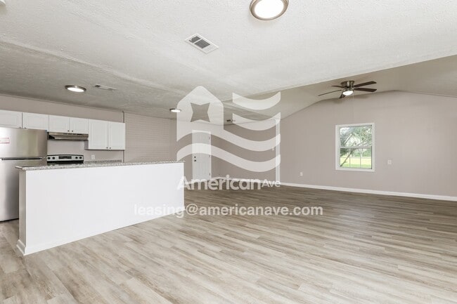 Building Photo - 1185 N Old Canton Rd