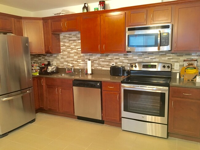 Open kitchen - 160 Chatterton Ave