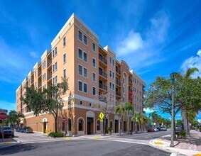 Building Photo - 511 Lucerne Ave