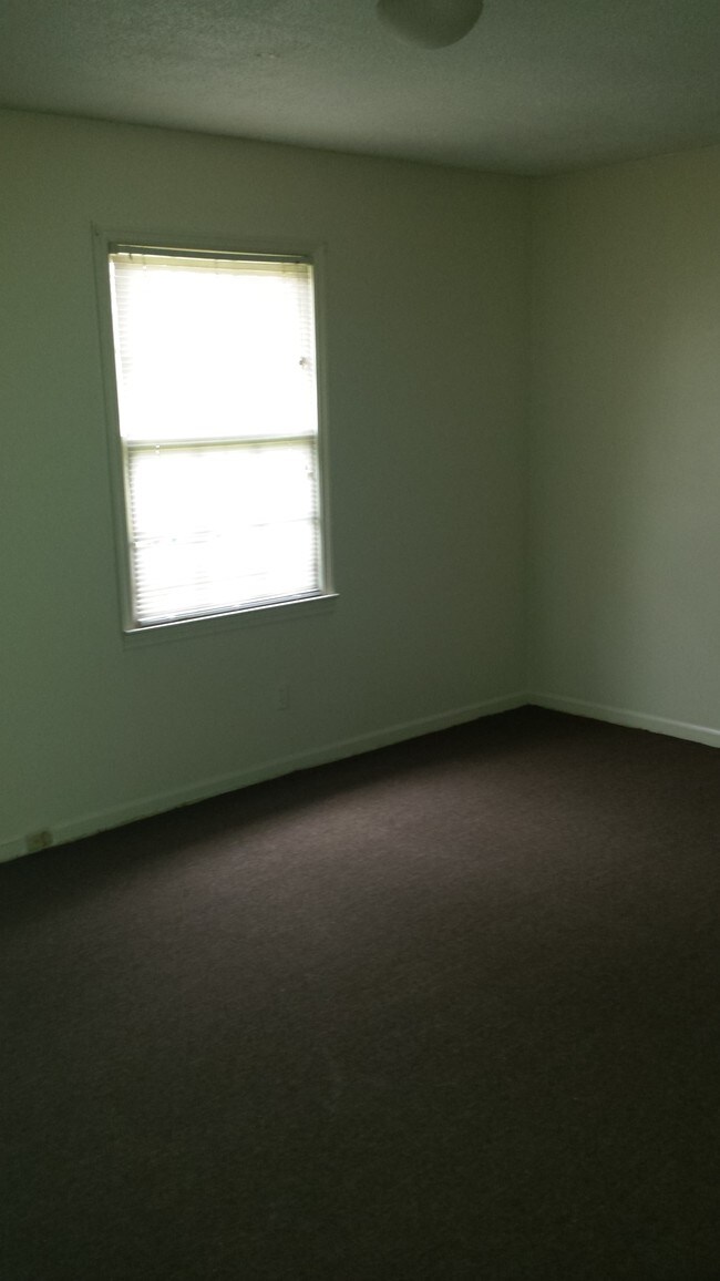 Bedroom - 1013 Davidson Dr