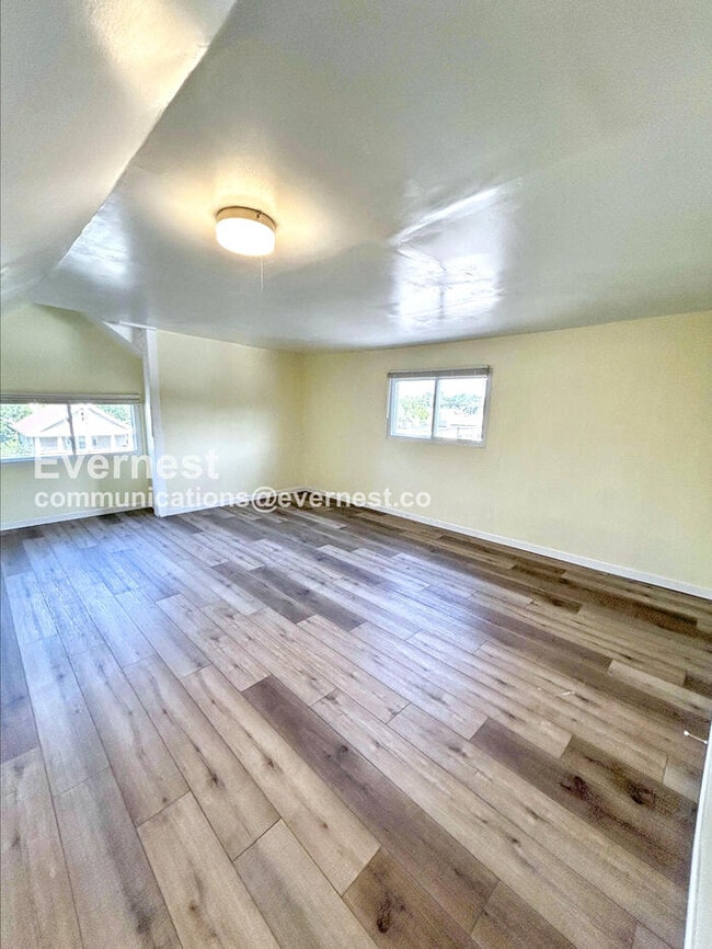 Foto del edificio - 3391 W 117th St