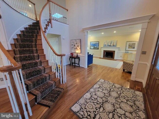 Building Photo - 12 Foxview Cir