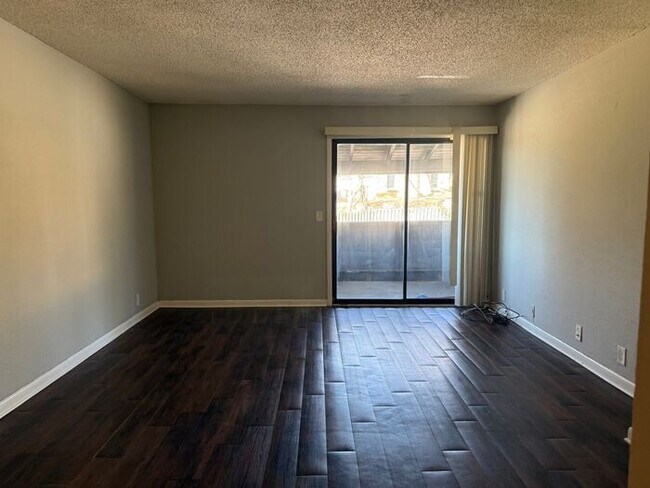 Foto del edificio - 1 Bed/ 1 Bath Condo!  Harding / Southern Hills Area!  Pets ok!