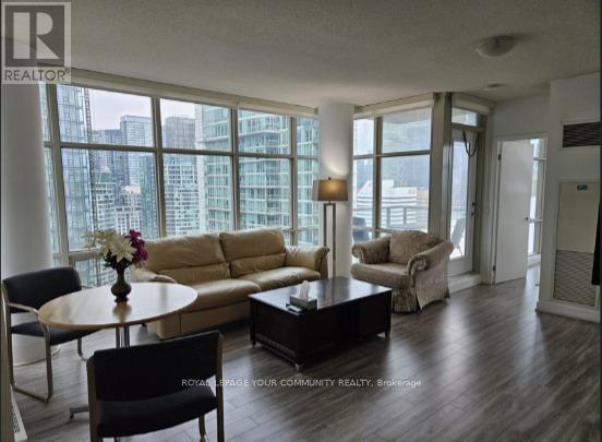 Photo du bâtiment - 10 Navy Wharf Ct