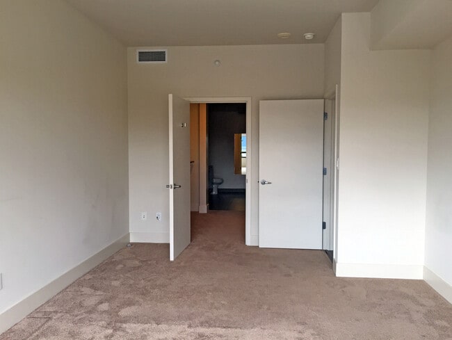 Foto del edificio - Fantastic 2 Bedroom/2 Bathroom Condo For R...