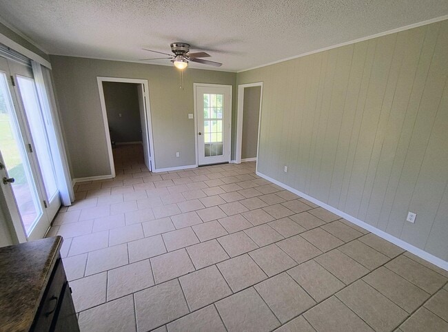 Building Photo - 2441 Dolan Rd