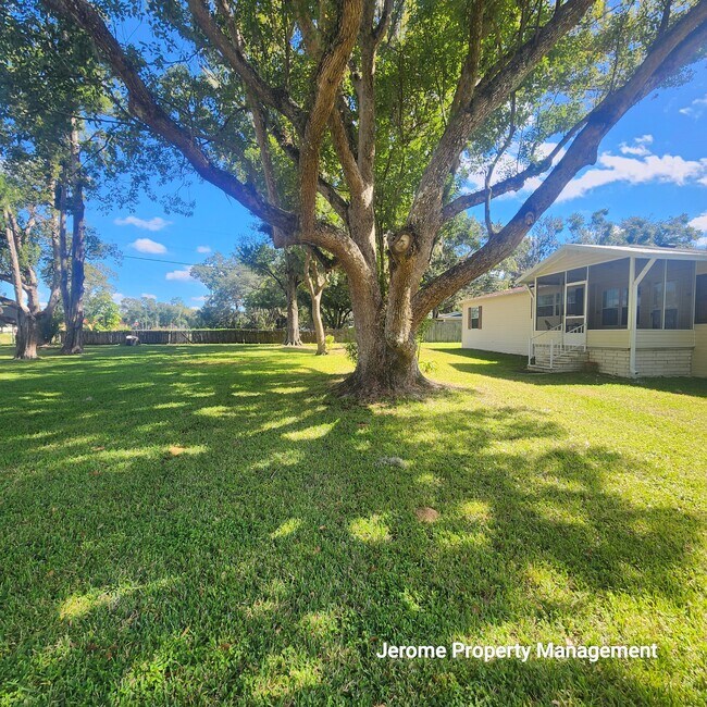 Building Photo - 5924 Vanco Dr