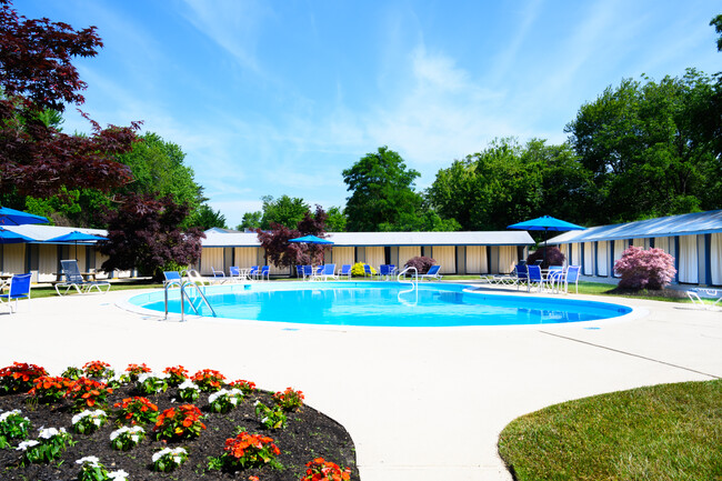 Pool - Ocean Aire Apartments